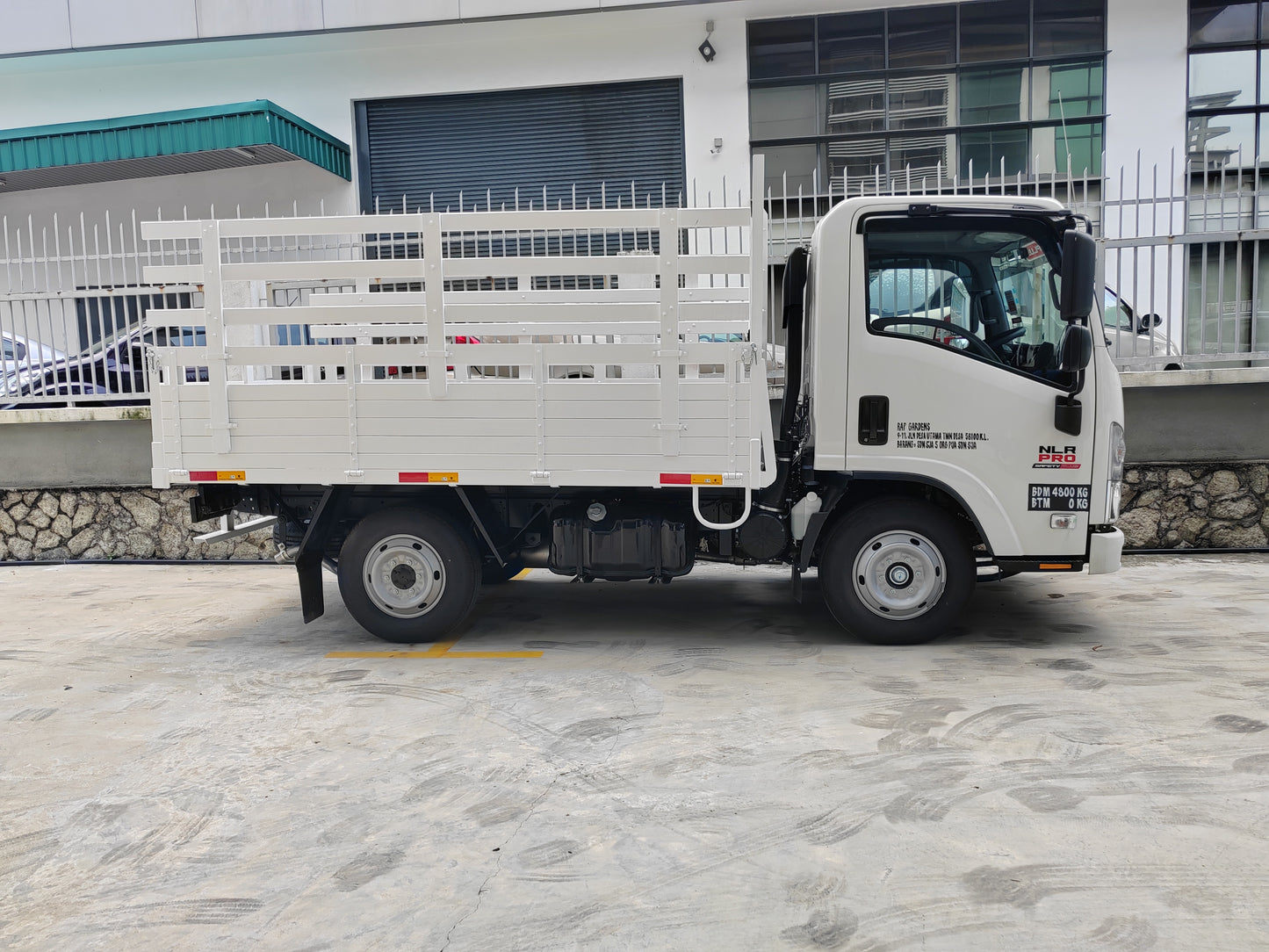 2025 ISUZU NLR Pro 10ft Wooden Cargo