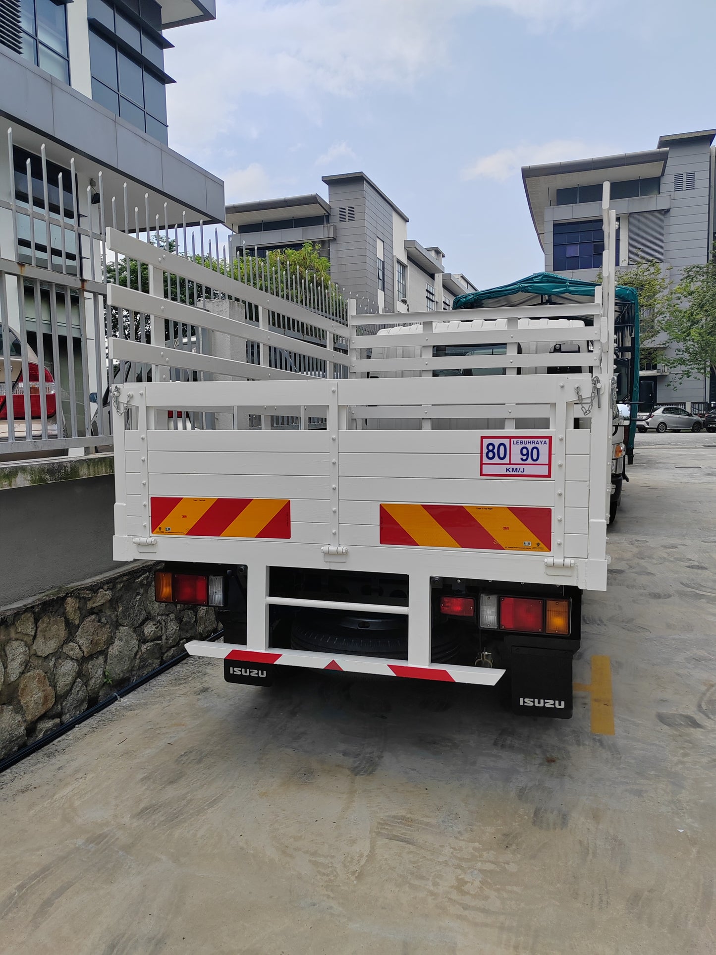 2025 ISUZU NLR Pro 10ft Wooden Cargo