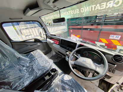 2025 Mitsubishi FUSO 150ER 14.5ft Corrugated Box All-doors