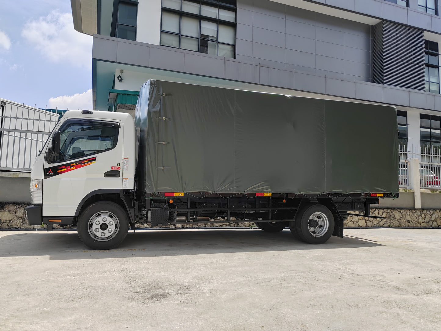 2025 Mitsubishi FUSO 150GR 17ft Wooden Cargo with Canvas