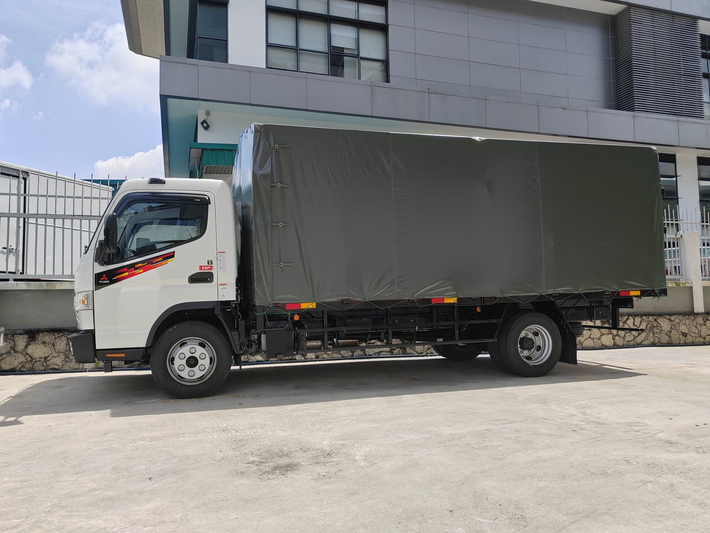 2025 Mitsubishi FUSO 150GR 17ft Wooden Cargo with Canvas