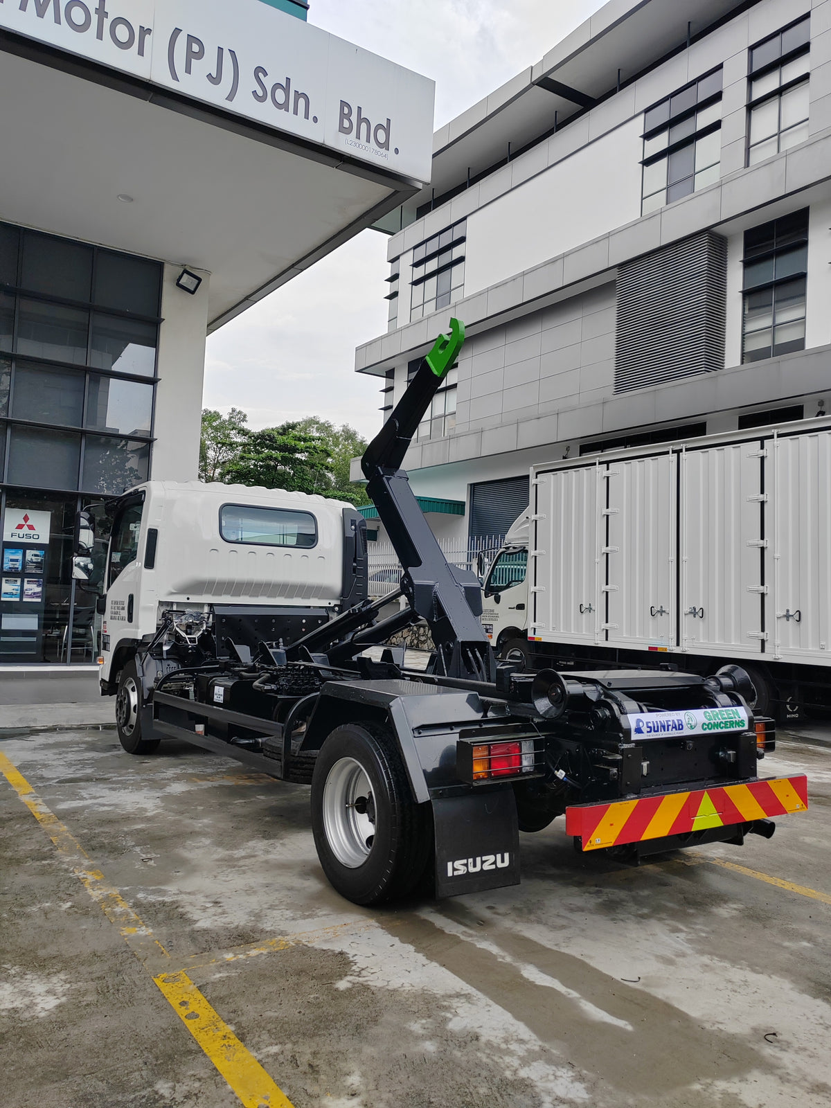 2026 ISUZU NPR155 14ft RORO Roll On Roll Off Original Color by EZadlori MY