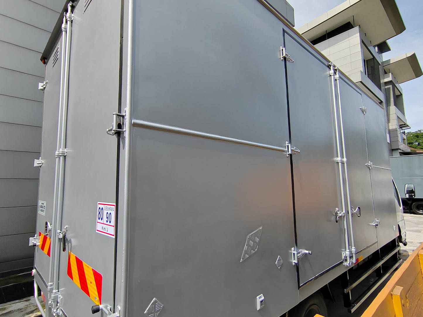 2013 ISUZU NPR71UPHT(BDM5000kg) Aluminium box 17ft