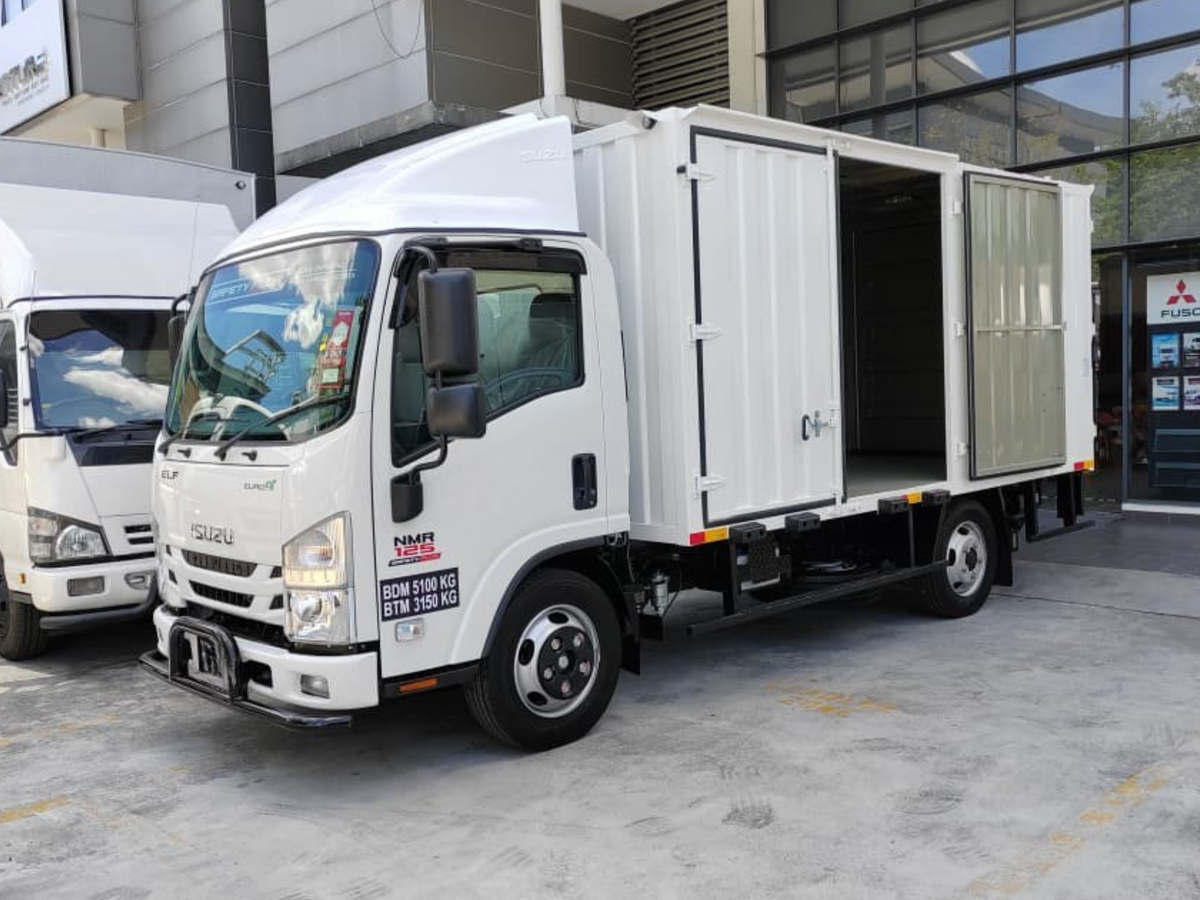 Isuzu NLR Pro 14.5ft Box Lorry with 1 ton Tail Lift by EZadlori MY
