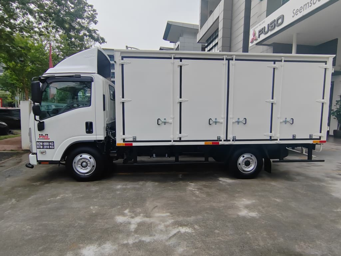 2026 ISUZU NLR PRO NLR77UEE 14.5ft Aluminium Box 4 Left Doors