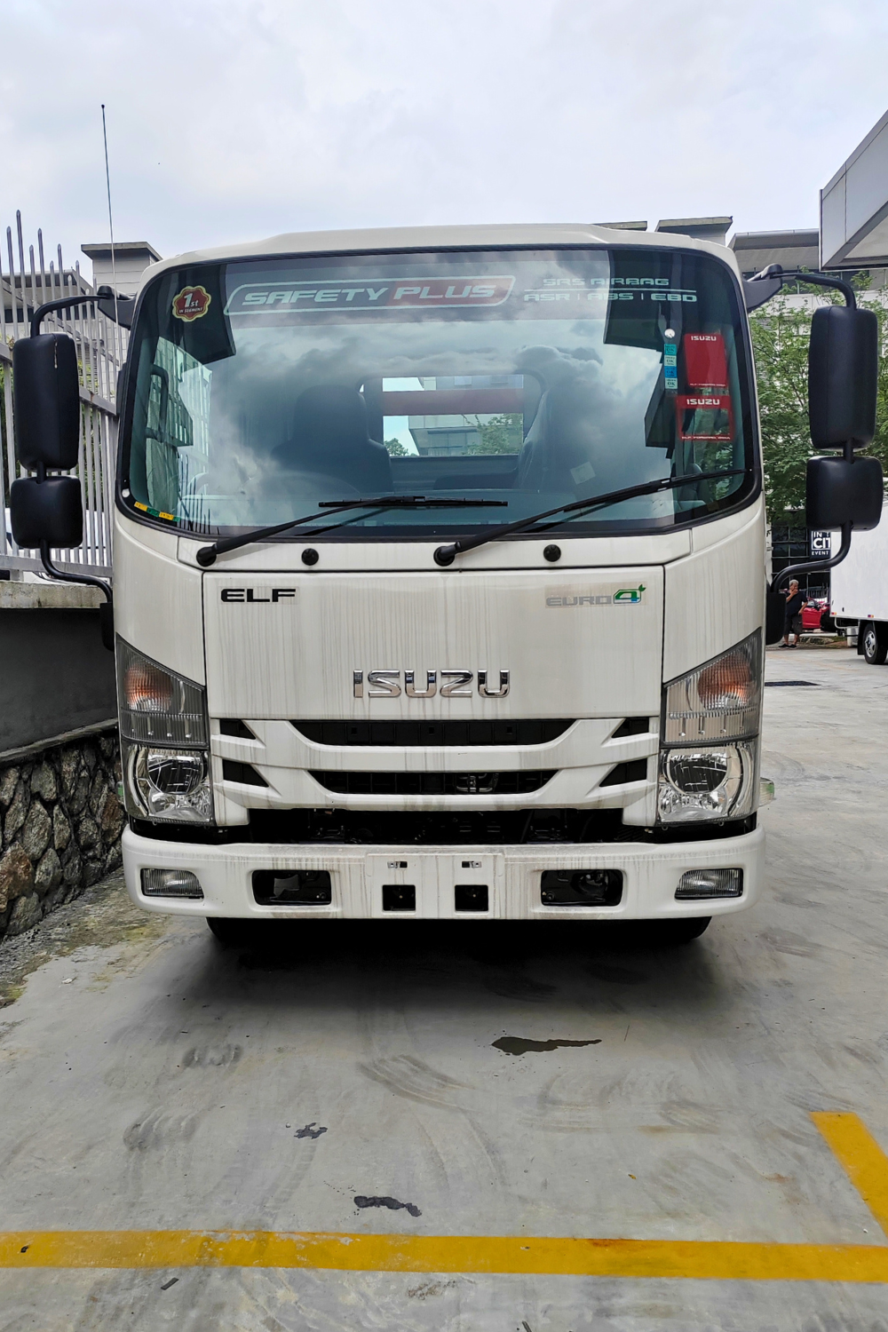 2025 ISUZU NLR Pro 10ft Wooden Cargo