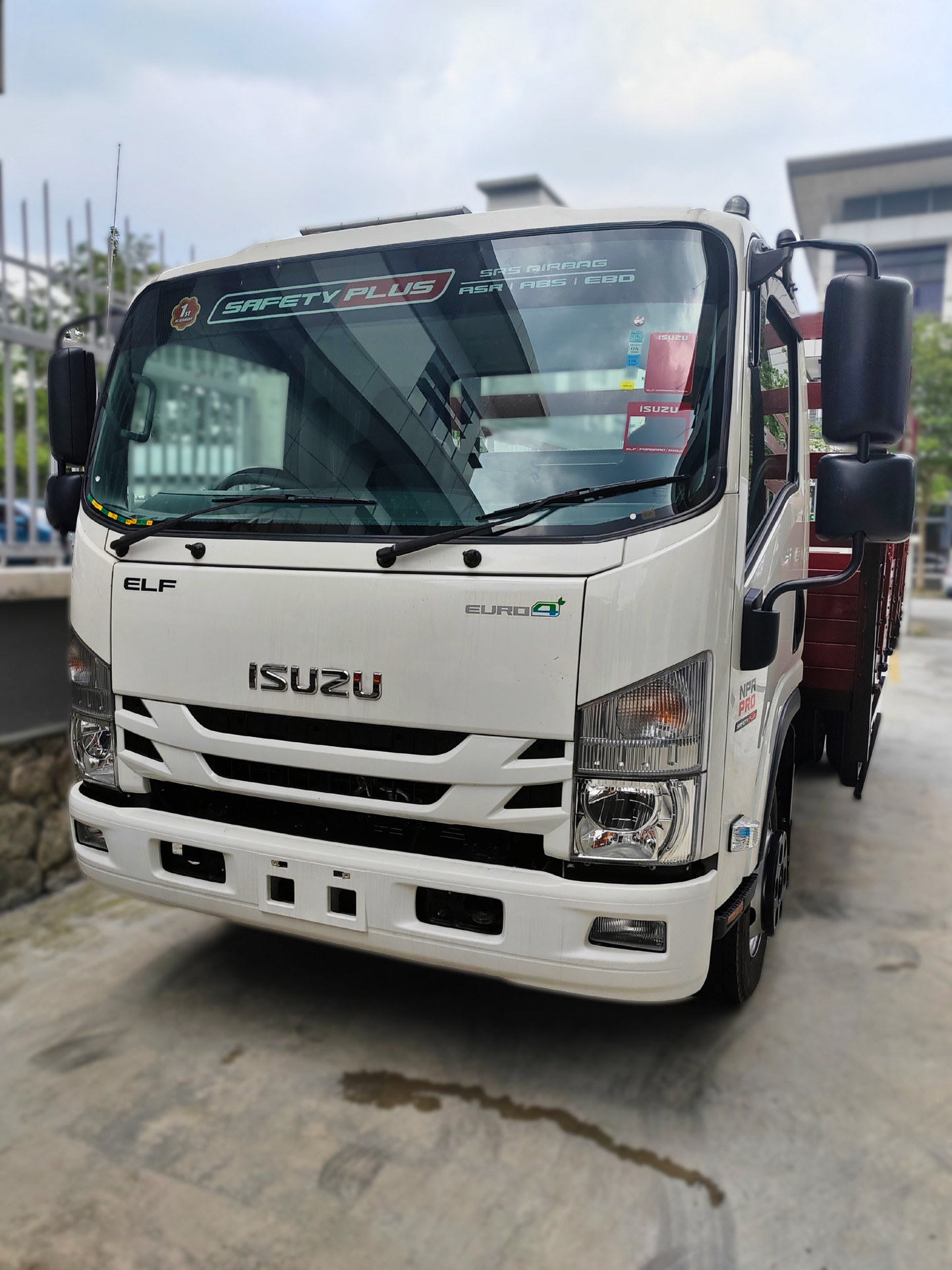 2026 ISUZU NPR Pro 17ft Wooden Cargo