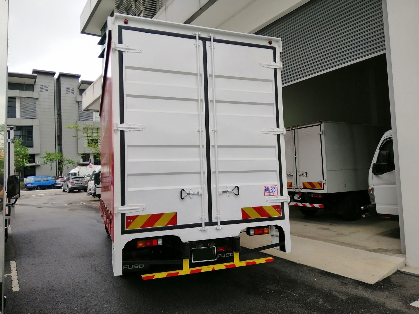 2024 Mitsubishi FUSO 21ft Curtain Sider