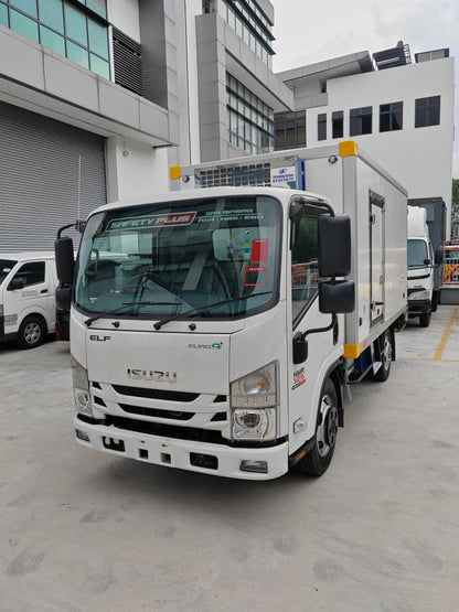2025 ISUZU NMR125 14.5ft Refrigerated Box Van Stainless Steel Box with Movable Partition