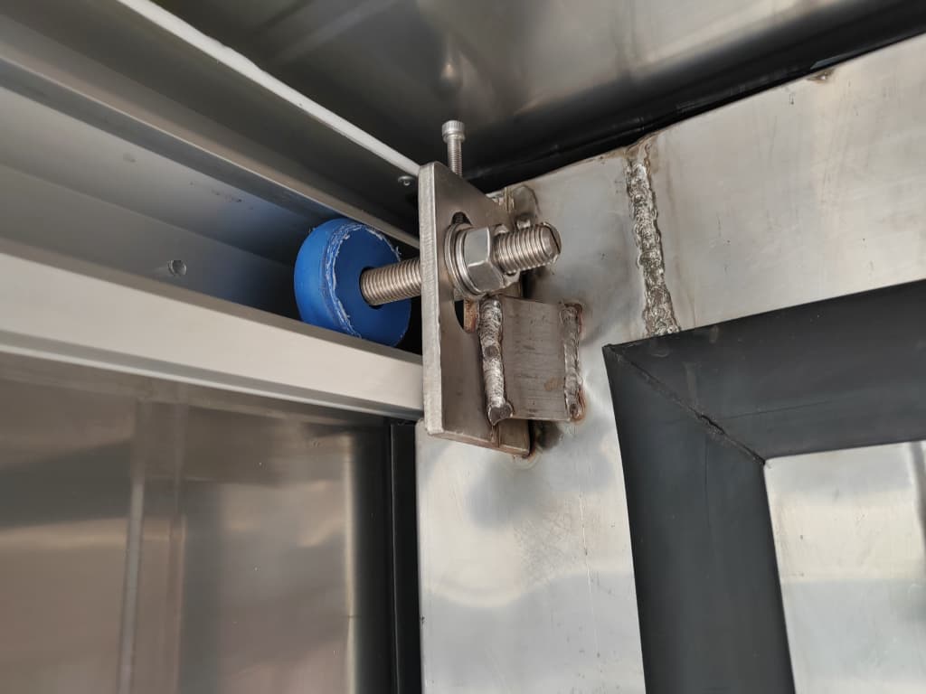 2025 ISUZU NMR125 14.5ft Refrigerated Box Van Stainless Steel Box with Movable Partition