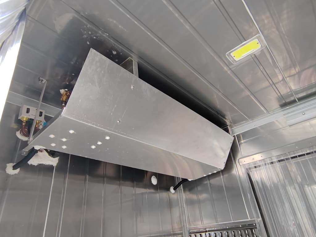 2025 ISUZU NMR125 14.5ft Refrigerated Box Van Stainless Steel Box with Movable Partition