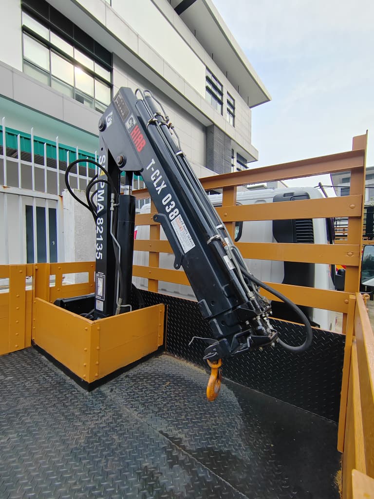 2017 MITSUBISHI FUSO FE71PB8SRDG3 Wooden Body 10' 3" & Crane