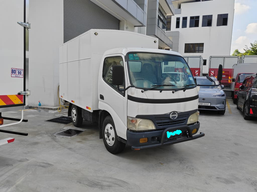 2010 HINO WU300R-HBMLS3 10FT ALUMINIUM BOX