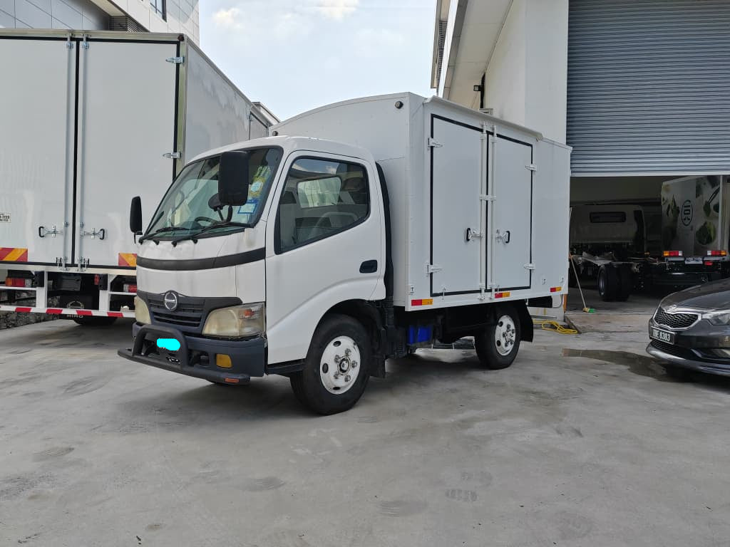 2010 HINO WU300R-HBMLS3 10FT ALUMINIUM BOX