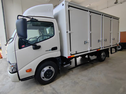 HINO XZU600R Aluminium Box 14.5ft 10 doors by EZadlori MY