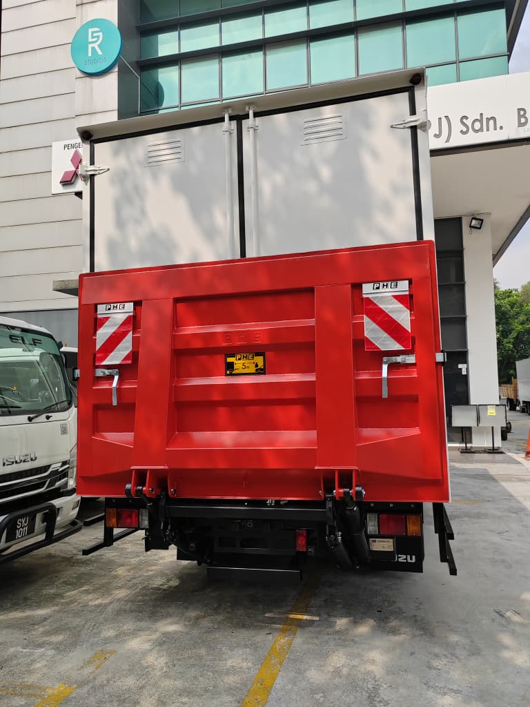 2026 ISUZU NPR155 17ft Aluminium Box 6 Doors with 6ft 1.5 Ton Tail Lift by EZadlori MY